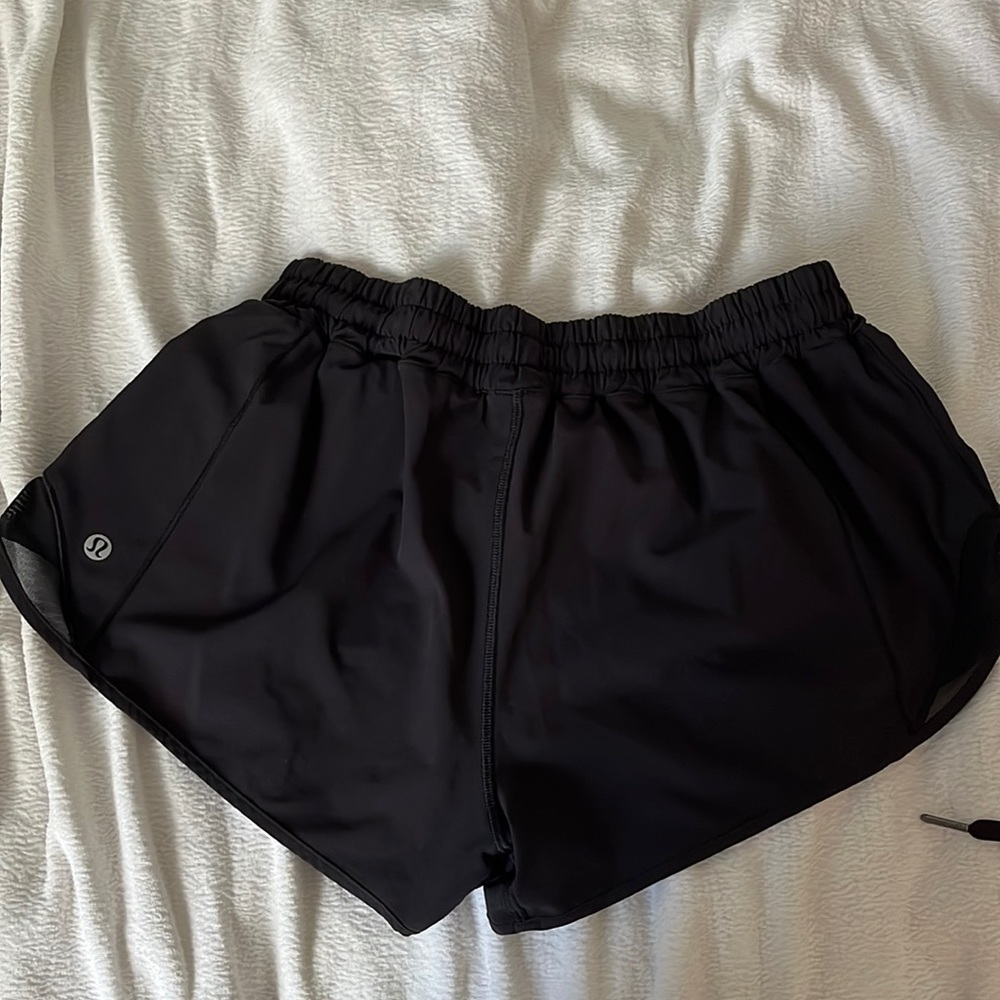 Lululemon 2.5 inch hotty hot shorts